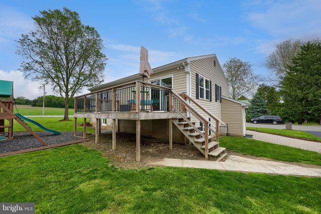 1074 HEARTHSTONE RD, Lancaster, PA 17603