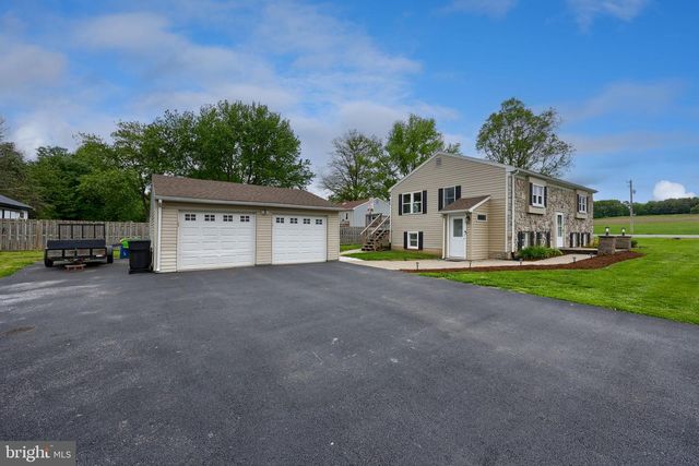 1074 HEARTHSTONE RD, Lancaster, PA 17603