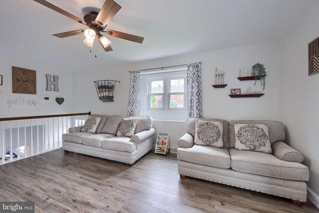1074 HEARTHSTONE RD, Lancaster, PA 17603