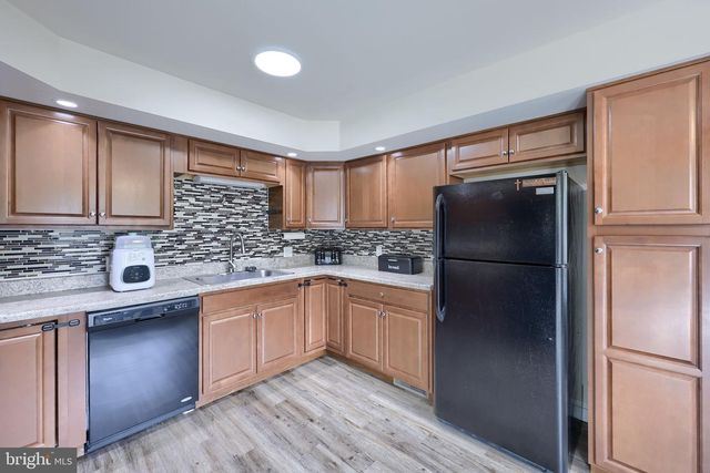 1074 HEARTHSTONE RD, Lancaster, PA 17603