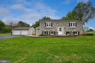 1074 HEARTHSTONE RD, Lancaster, PA 17603