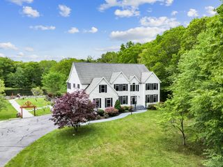 19 Cedarbrook Lane, East Lyme, CT 06333
