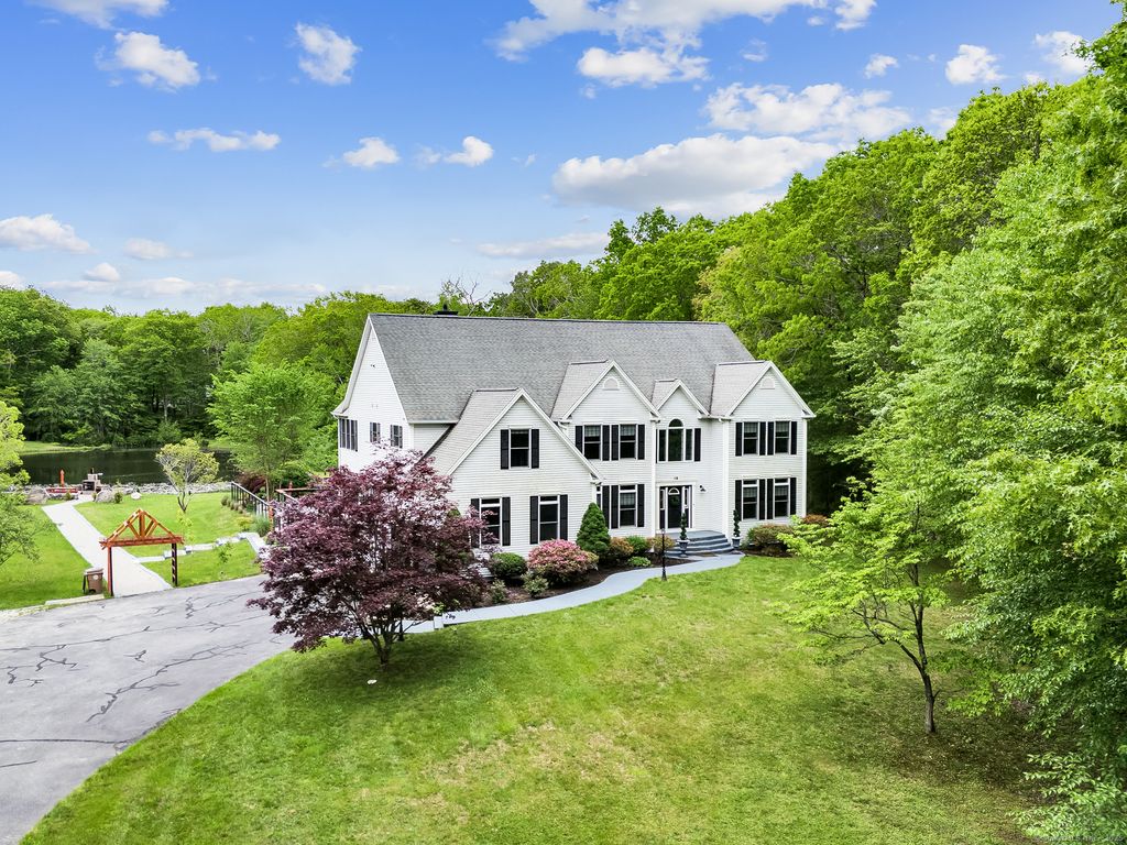 19 Cedarbrook Lane, East Lyme, CT 06333