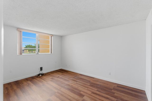 6020 NW 64th Avenue 208, Tamarac, FL 33319