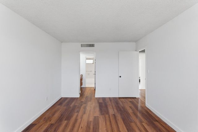6020 NW 64th Avenue 208, Tamarac, FL 33319