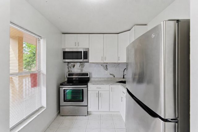 6020 NW 64th Avenue 208, Tamarac, FL 33319