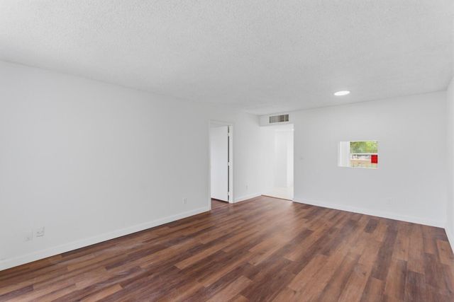 6020 NW 64th Avenue 208, Tamarac, FL 33319