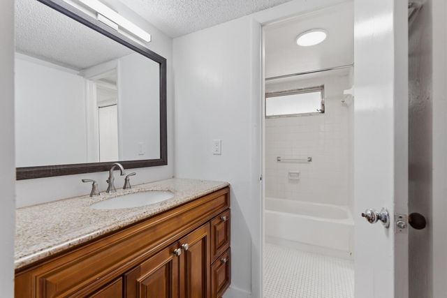 6020 NW 64th Avenue 208, Tamarac, FL 33319