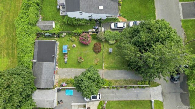 57 Sutton Court, West Islip, NY 11795