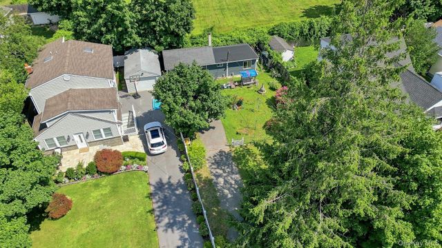 57 Sutton Court, West Islip, NY 11795