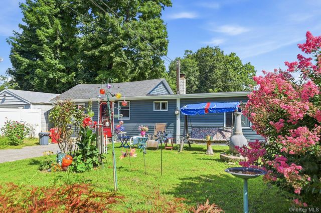 57 Sutton Court, West Islip, NY 11795