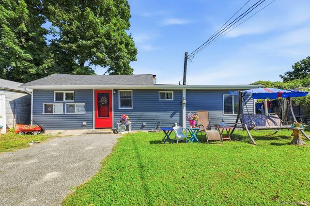 57 Sutton Court, West Islip, NY 11795
