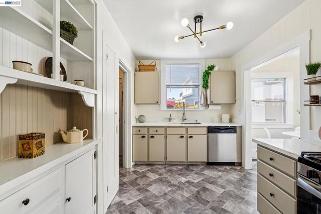 110 California Ave, San Leandro, CA 94577