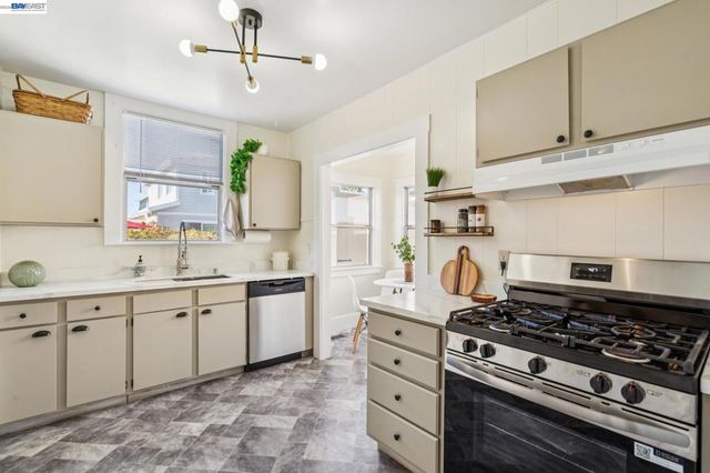 110 California Ave, San Leandro, CA 94577