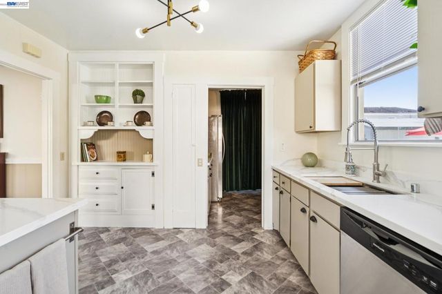 110 California Ave, San Leandro, CA 94577