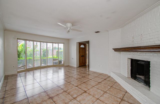 823 S Ripple Creek Drive, Houston, TX 77057