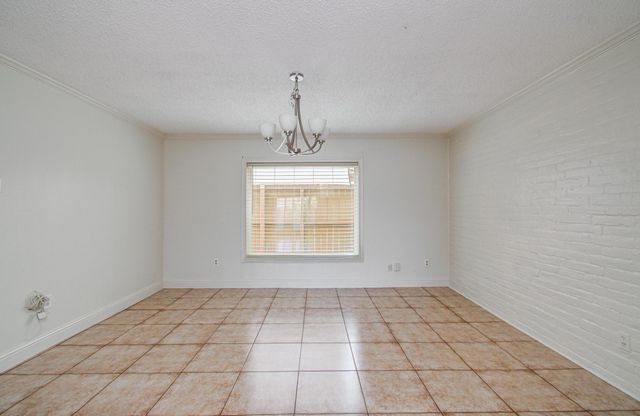 823 S Ripple Creek Drive, Houston, TX 77057