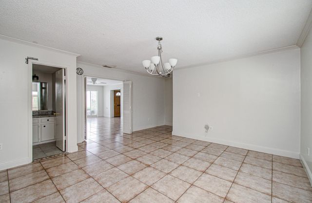 823 S Ripple Creek Drive, Houston, TX 77057