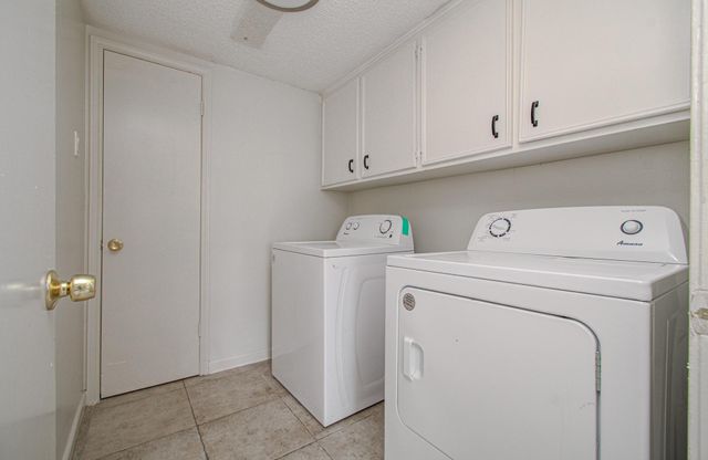 823 S Ripple Creek Drive, Houston, TX 77057
