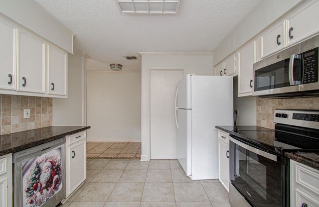 823 S Ripple Creek Drive, Houston, TX 77057