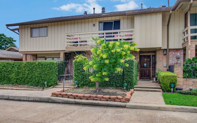 823 S Ripple Creek Drive, Houston, TX 77057