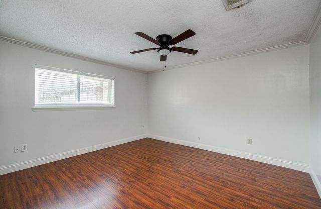 823 S Ripple Creek Drive, Houston, TX 77057