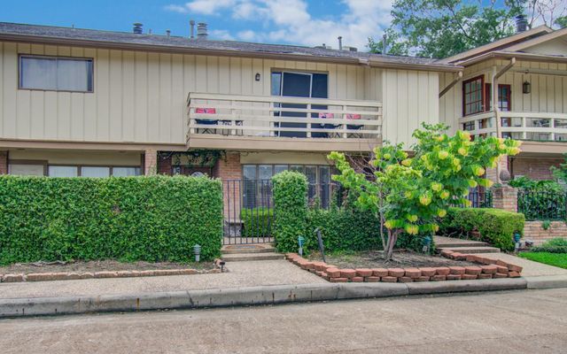 823 S Ripple Creek Drive, Houston, TX 77057