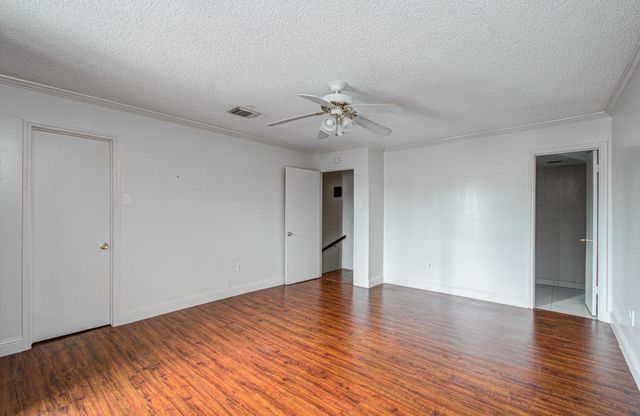 823 S Ripple Creek Drive, Houston, TX 77057