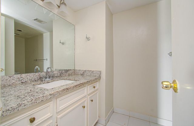 823 S Ripple Creek Drive, Houston, TX 77057