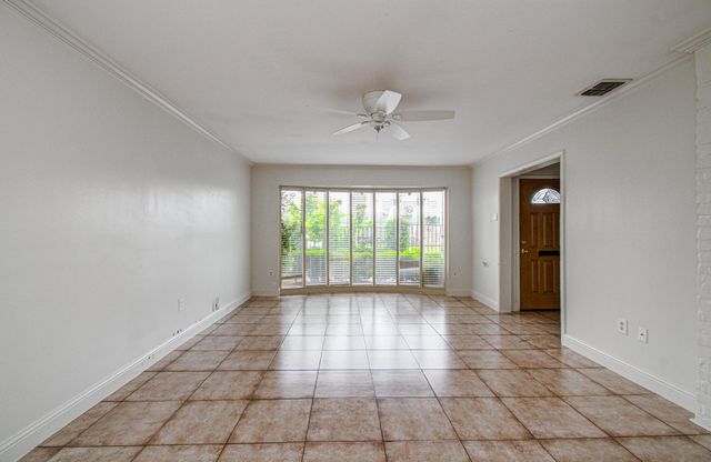823 S Ripple Creek Drive, Houston, TX 77057