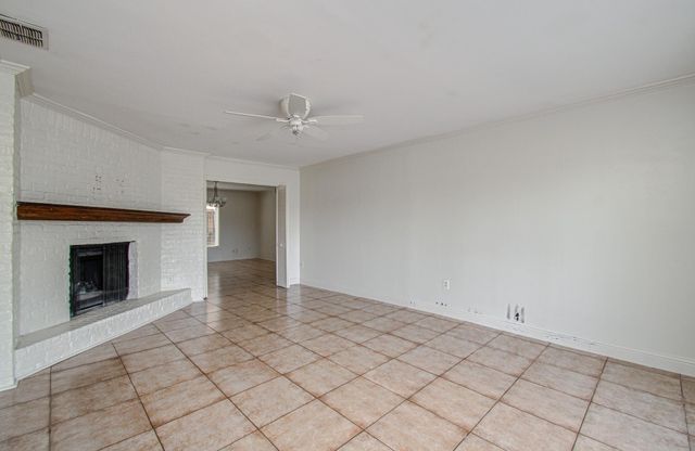 823 S Ripple Creek Drive, Houston, TX 77057