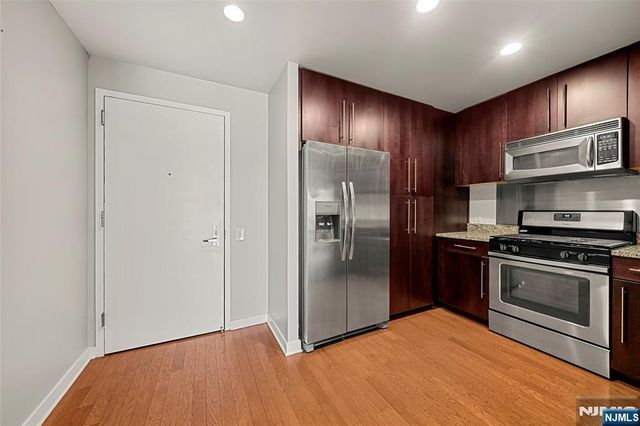917 Hudson Park 917, Edgewater, NJ 07020