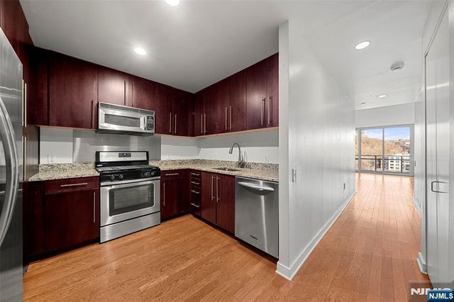 917 Hudson Park 917, Edgewater, NJ 07020