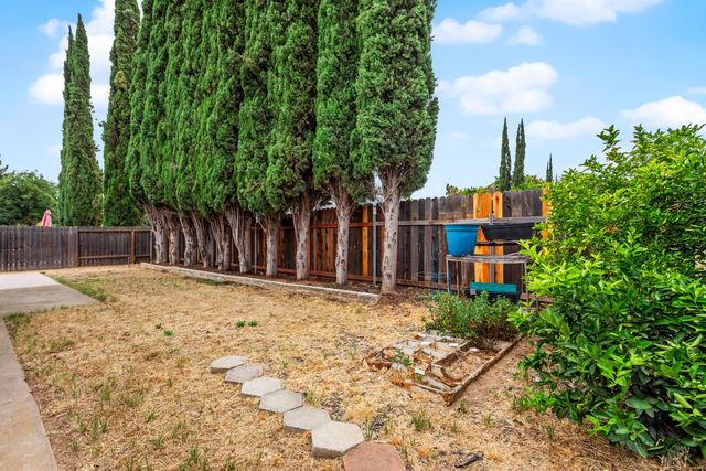 2650 Water Tree Way, Sacramento, CA 95826