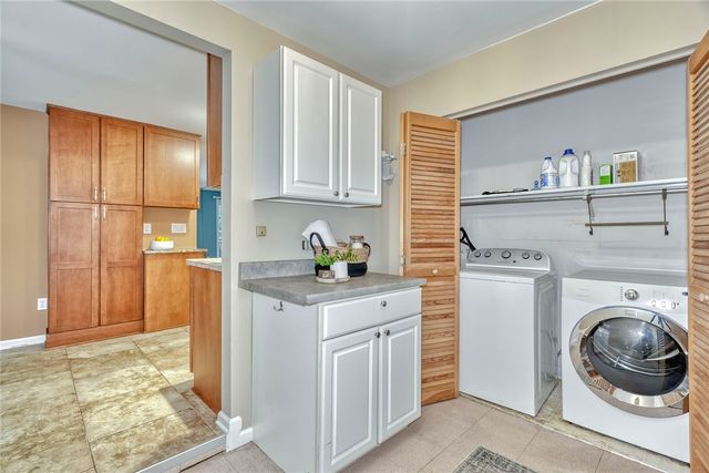 26 Hanningfield Cir Circle, Perinton, NY 14450