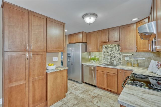 26 Hanningfield Cir Circle, Perinton, NY 14450