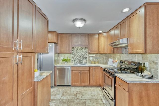 26 Hanningfield Cir Circle, Perinton, NY 14450