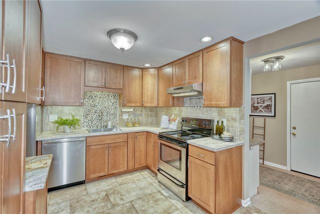 26 Hanningfield Cir Circle, Perinton, NY 14450