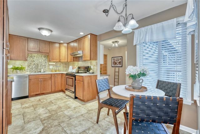 26 Hanningfield Cir Circle, Perinton, NY 14450