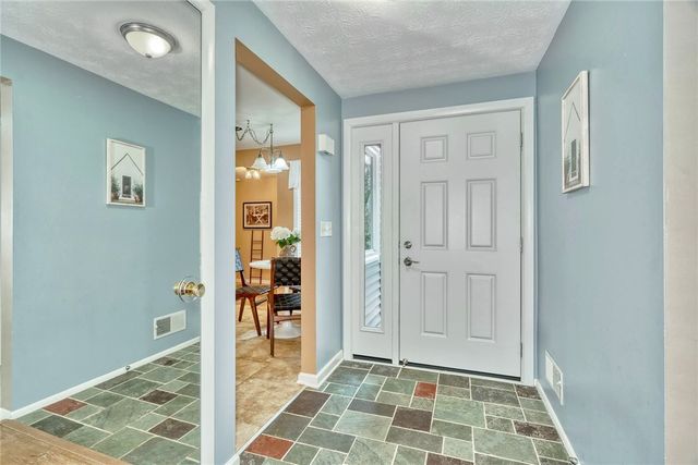 26 Hanningfield Cir Circle, Perinton, NY 14450