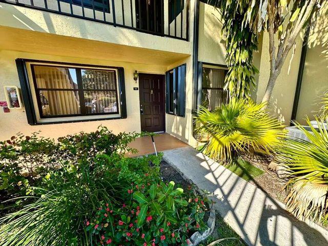 4691 Lucerne Lakes Boulevard 104, Lake Worth, FL 33467