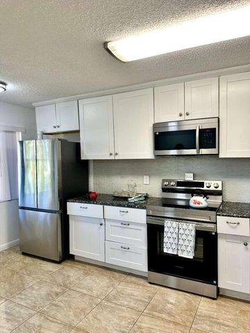 4691 Lucerne Lakes Boulevard 104, Lake Worth, FL 33467