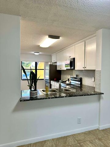 4691 Lucerne Lakes Boulevard 104, Lake Worth, FL 33467