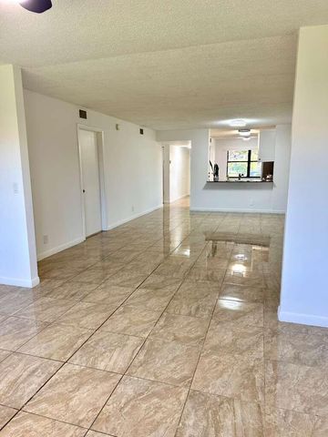 4691 Lucerne Lakes Boulevard 104, Lake Worth, FL 33467