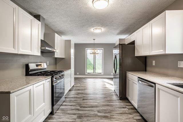 51 Glasgow Lane, Noblesville, IN 46060