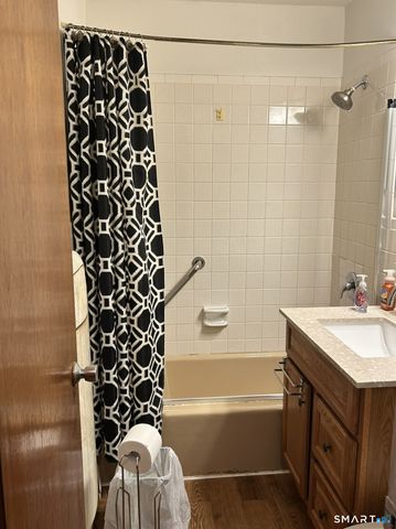 2 Camelot Drive 4, Bloomfield, CT 06002