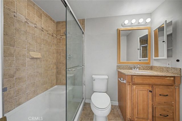 18862 Vista Del Canon G, Newhall, CA 91321