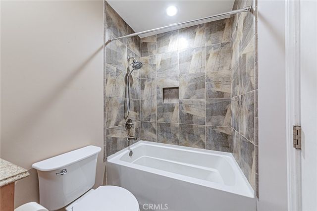 18862 Vista Del Canon G, Newhall, CA 91321