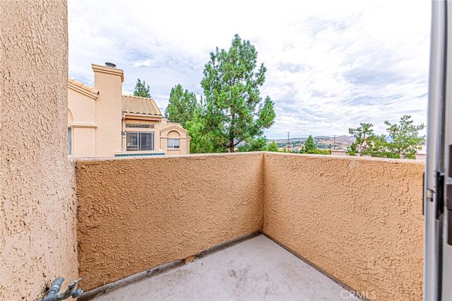 18862 Vista Del Canon G, Newhall, CA 91321
