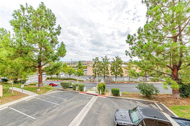 18862 Vista Del Canon G, Newhall, CA 91321